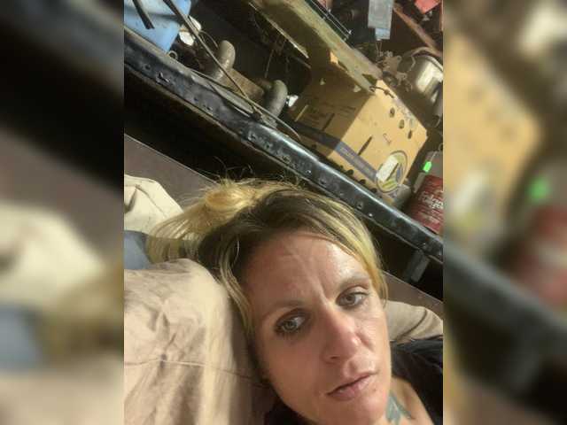 angelswhore online show from August 16, 10:47 pm