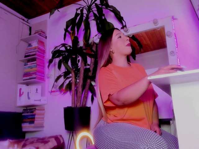 asscutebig online show from June 27, 2:48 am