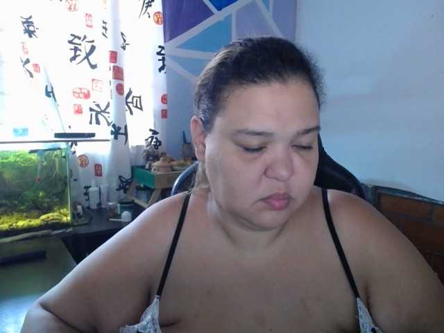 beautifulchubbyqueen online show from August 15, 2:10 pm