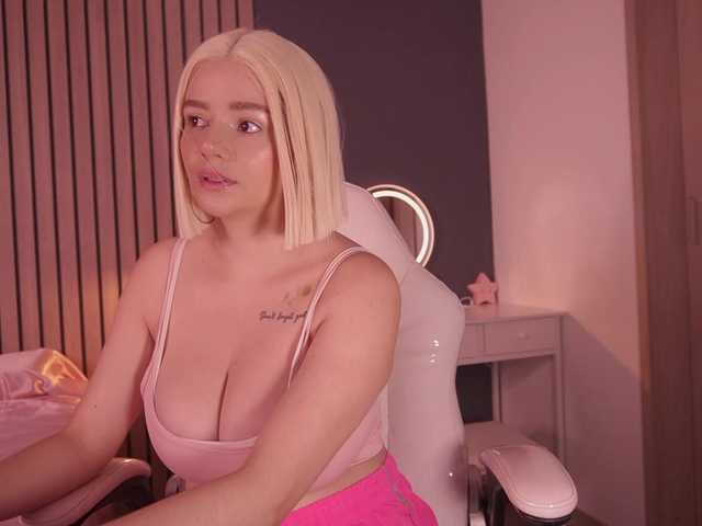 bella-adams online show from July 18, 11:28 pm