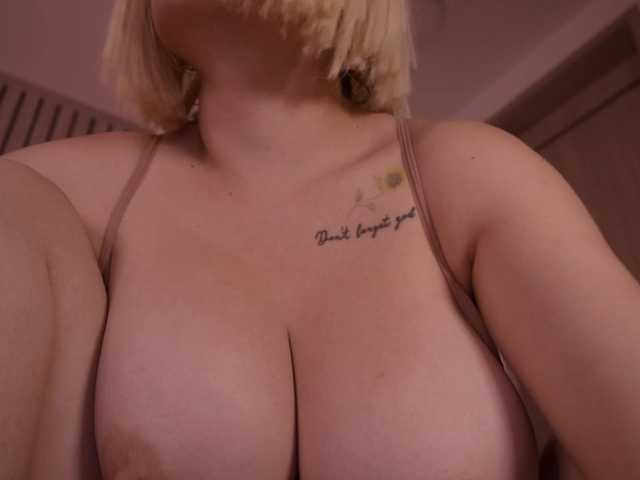 bella-adams online show from July 30, 2:52 am