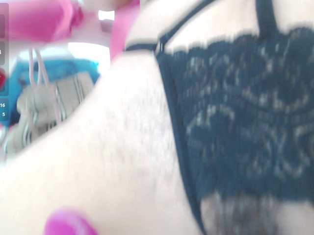 bella-moss online show from August 10, 3:24 pm