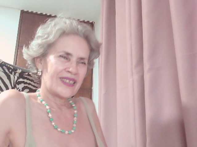 belleblondx online show from August 7, 10:43 pm