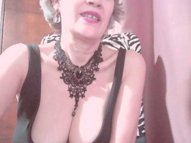 belleblondx online show from August 12, 11:18 pm