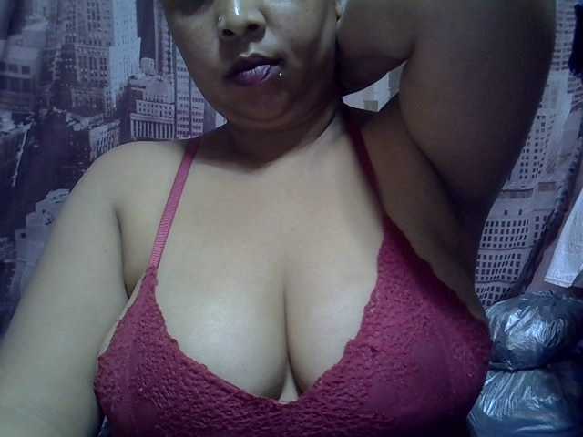 bigass-tits online show from August 4, 9:45 pm