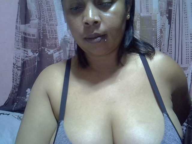 bigass-tits online show from August 14, 8:45 pm