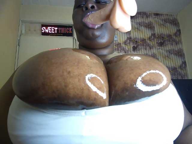 bigboobie22 online show from August 3, 7:37 am