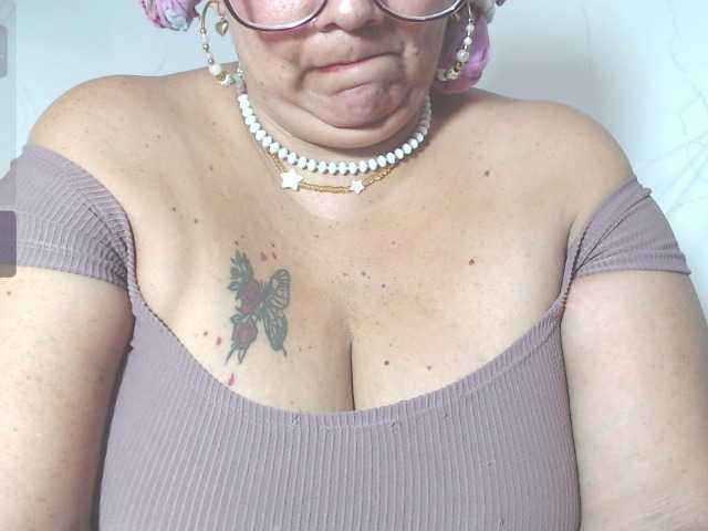 birdydavis69 online show from August 3, 12:45 pm