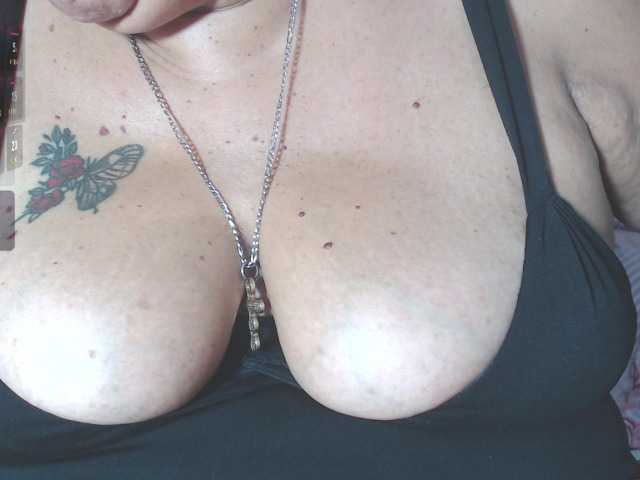 birdydavis69 online show from August 3, 6:15 pm