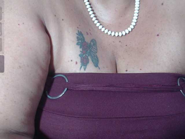 birdydavis69 online show from August 8, 5:35 pm