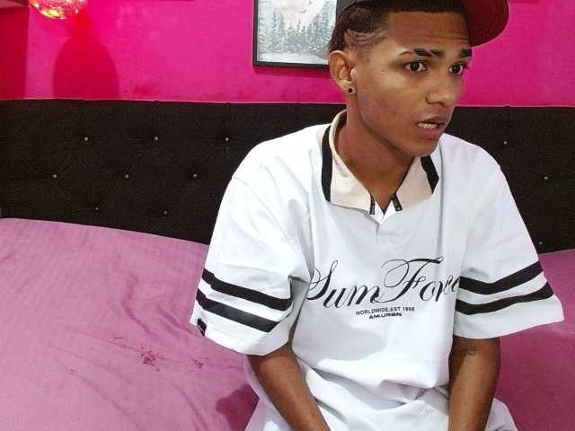 blacktwinks online show from August 10, 7:15 pm