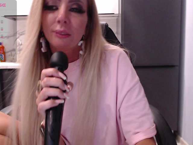 blondalina online show from August 8, 9:15 pm