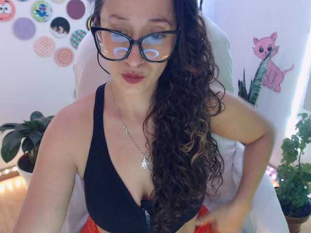 bomboncita288 online show from July 9, 4:50 am
