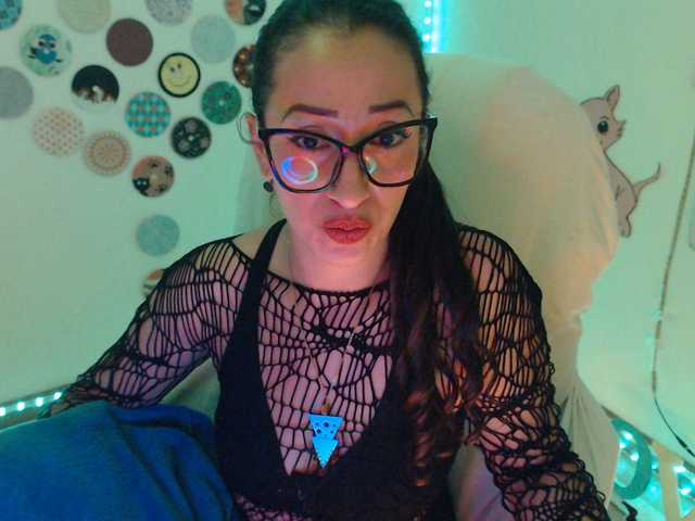 bomboncita288 online show from August 16, 9:30 pm