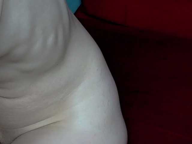 brunettedaisy online show from August 12, 9:44 am
