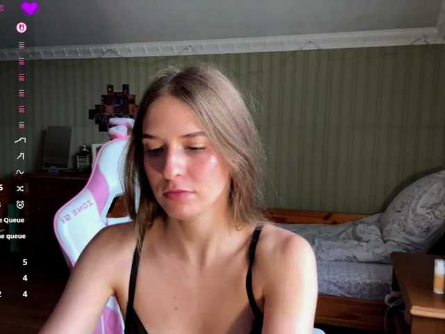 bumblebliss online show from August 1, 1:17 pm