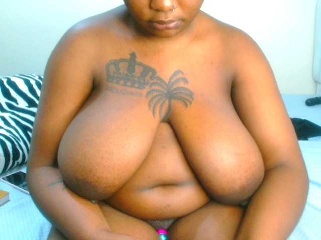 bustymelons69 online show from August 12, 9:00 am