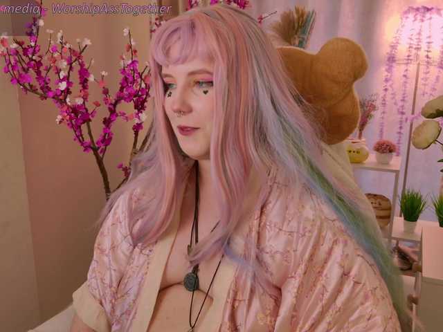 candy-yeah online show from August 7, 2:11 am