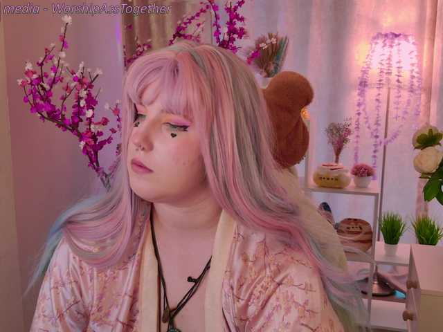 candy-yeah online show from August 7, 7:08 am