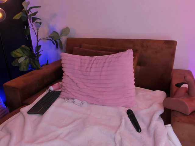 SexyMilf08 online show from August 2, 3:24 am