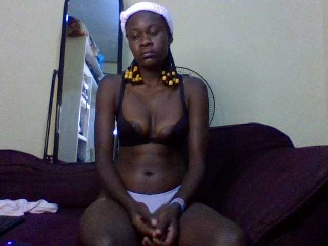 charmychassy27 online show from July 10, 3:01 am