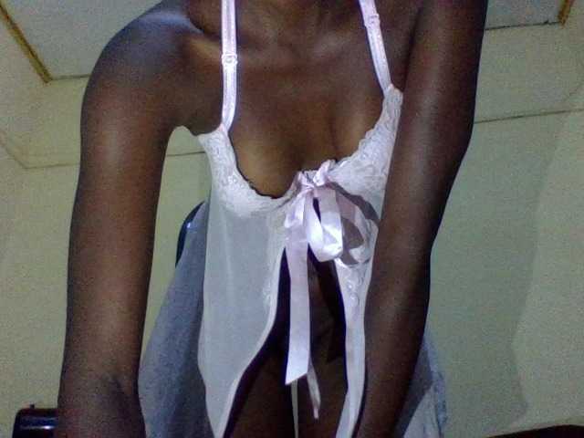 charmychassy27 online show from August 7, 1:05 am