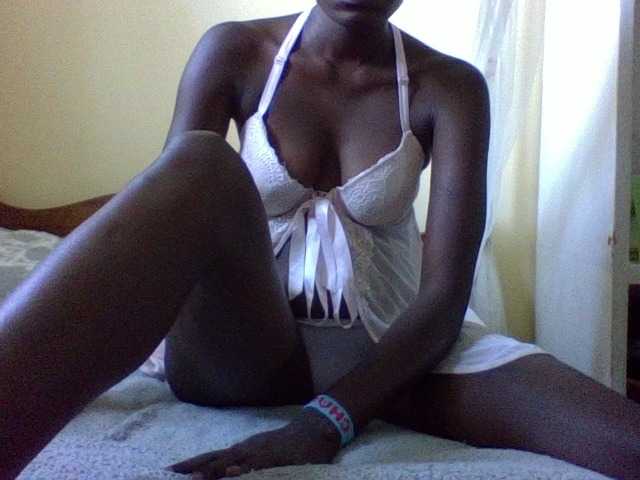 charmychassy27 online show from August 10, 1:12 pm