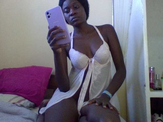 charmychassy27 online show from August 13, 5:43 am