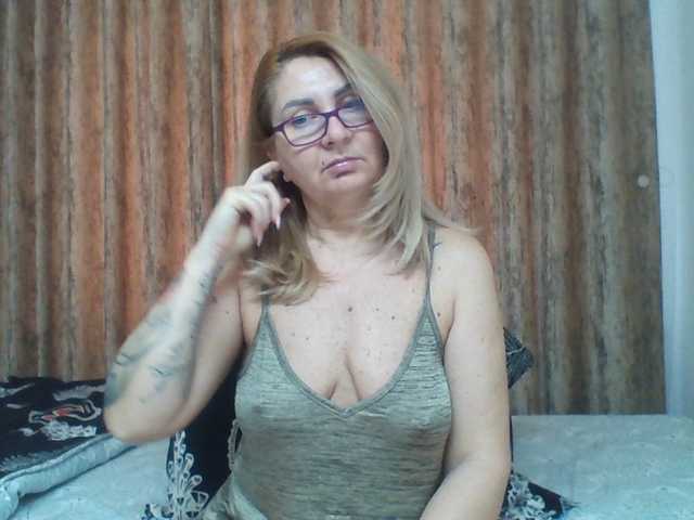 ChaudeEvely online show from March 25, 5:46 am