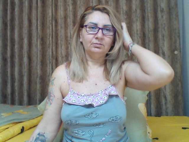 ChaudeEvely online show from April 3, 4:20 am