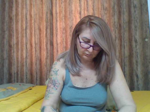 ChaudeEvely online show from April 15, 12:23 pm