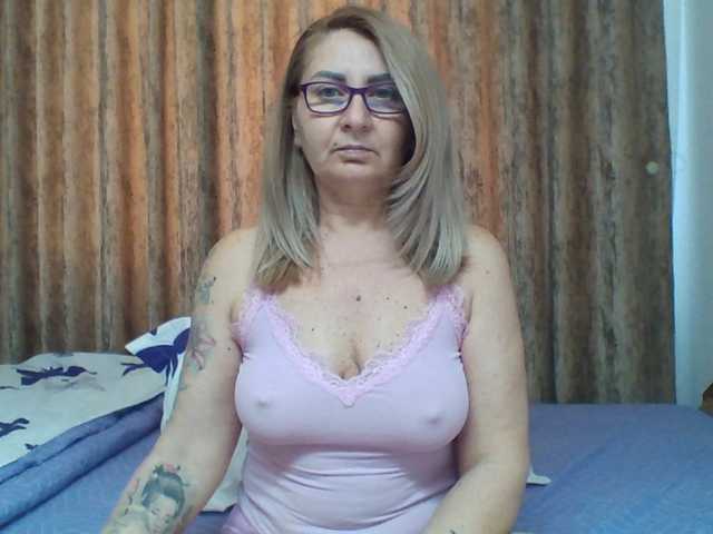 ChaudeEvely online show from April 23, 1:26 pm