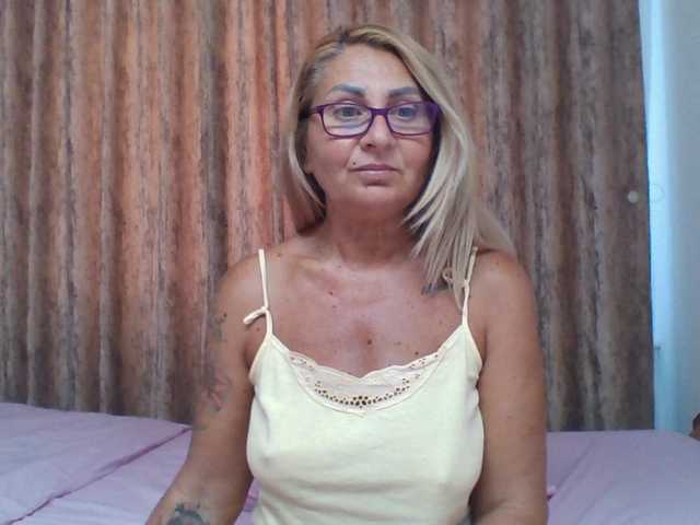 ChaudeEvely online show from July 29, 2:02 pm