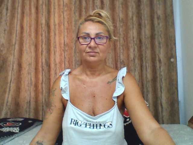 ChaudeEvely online show from August 3, 4:19 am