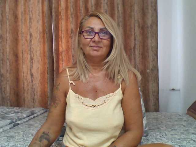 ChaudeEvely online show from August 27, 2:58 pm