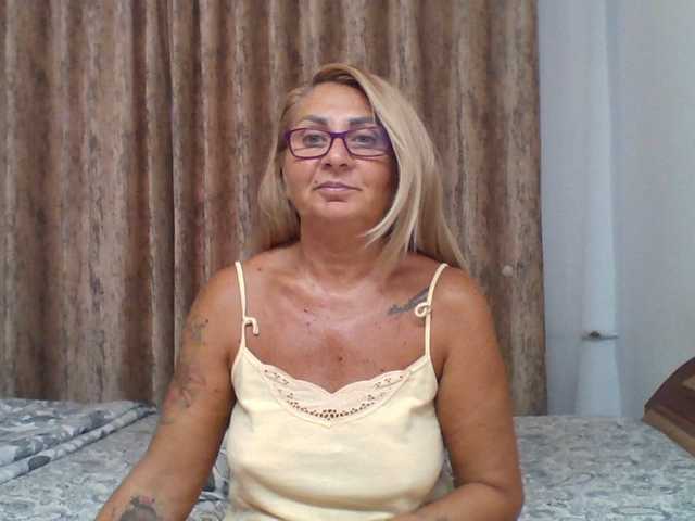 ChaudeEvely online show from August 27, 4:04 pm