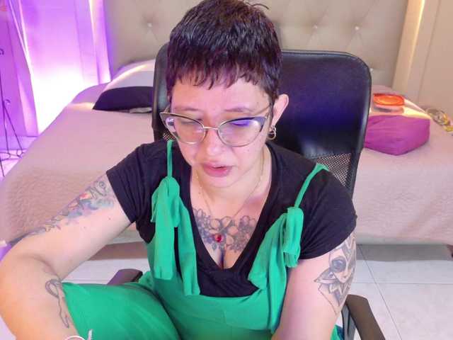 chloe-rosse online show from August 15, 2:10 pm