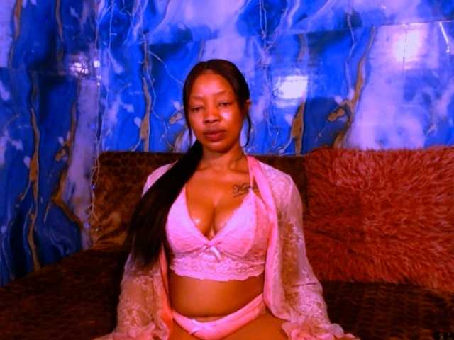 choclatelipsxxx online show from August 11, 8:00 pm