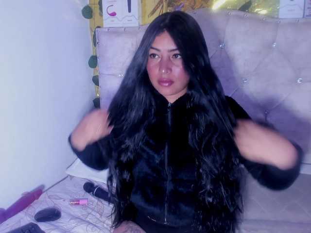 criistallconnorr online show from May 22, 4:53 pm