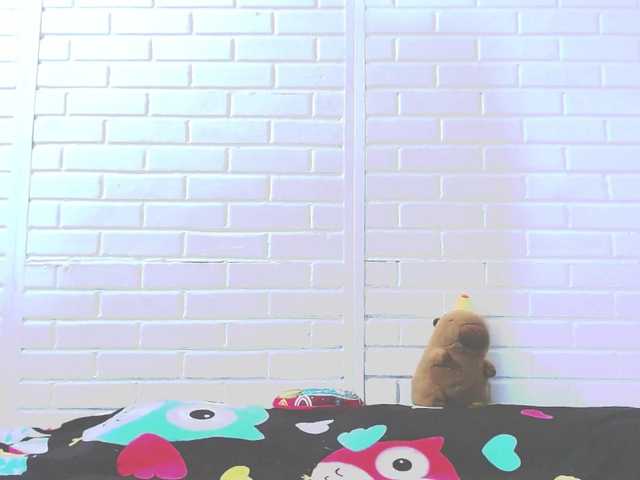 crystalstonee1 online show from August 3, 1:01 am