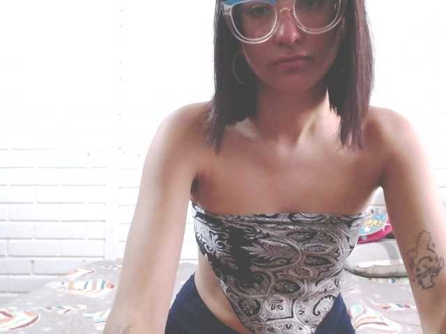 crystalstonee1 online show from August 8, 7:36 pm