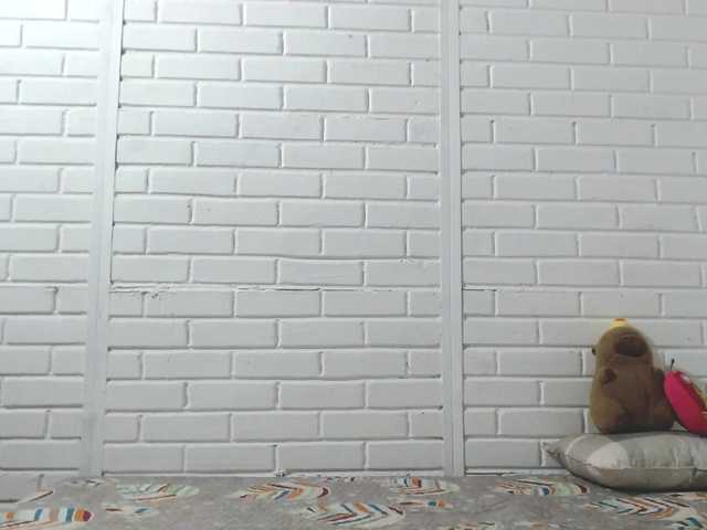 crystalstonee1 online show from August 10, 11:28 pm