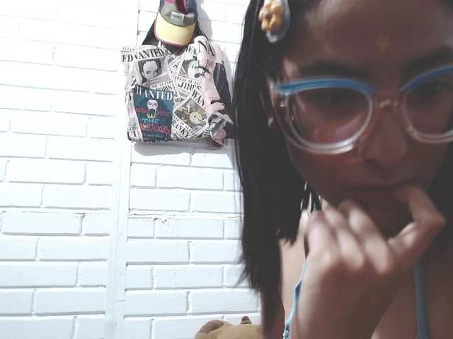 crystalstonee1 online show from August 14, 10:57 pm