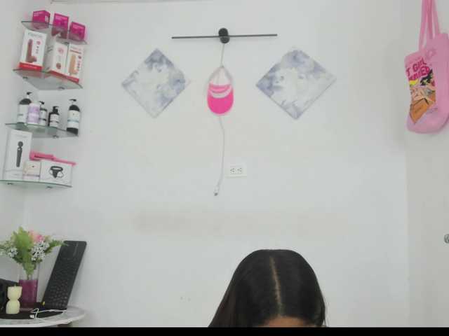 curvylattina online show from August 6, 8:02 am