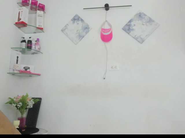 curvylattina online show from August 8, 9:59 pm