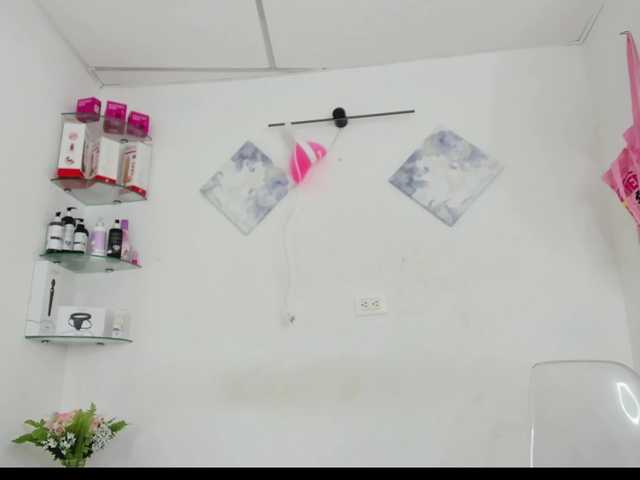 curvylattina online show from August 12, 11:34 am