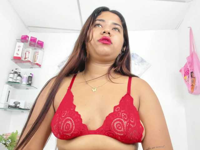 curvylattina online show from August 15, 11:36 am