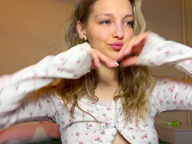 cute-honey online show from April 15, 12:39 am
