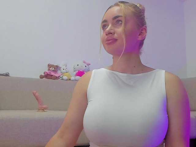 cuteblondiex online show from July 25, 8:40 am