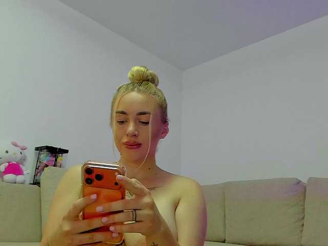 cuteblondiex online show from August 8, 5:29 am